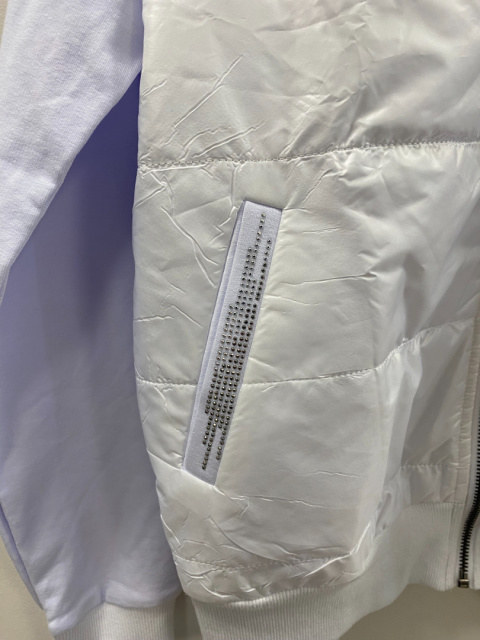 Biała kurteczka ze zdobieniami Megi L/XL Biała kurteczka ze zdobieniami Megi L/XL